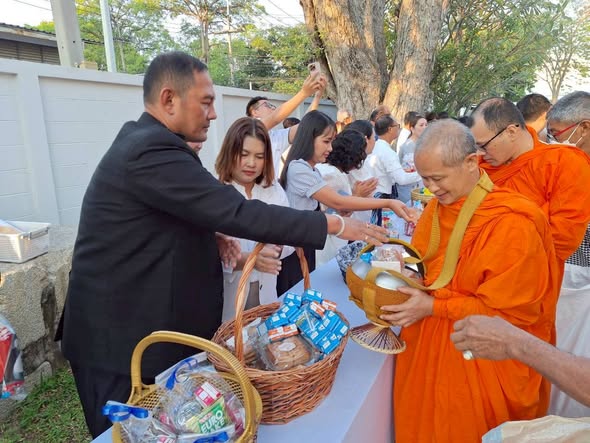 วิทยาลัยเทคนิคราชบุรี เข้าร่วมพิธีทำบุญตักบาตร เนื่องในโอกาสวันขึ้นปีใหม่  พ.ศ. 2569 เพื่อสืบสานประเพณีไทยและเฉลิมฉลองพุทธศักราชใหม่  ด้วยความเป็นสิริมงคล