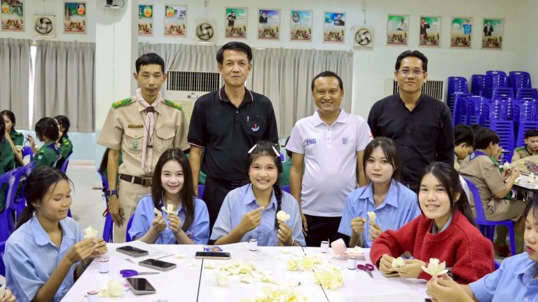 กิจกรรมประดิษฐ์ “ดอกแคทลียา ควีนสิริกิติ์” ดอกไม้แห่งความจงรักภักดีและปาฏิหาริย์ความดี ถวายพระพันปีหลวง