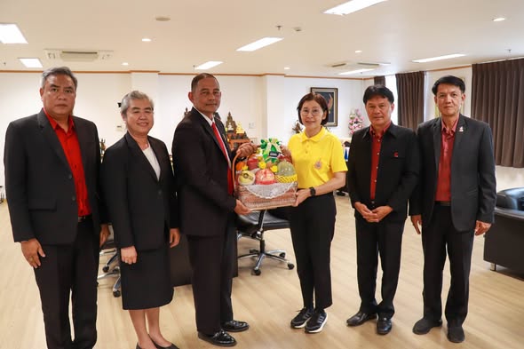 นายคมศิษฐ์ มีสัจจานนธนกุล ผู้อำนวยการวิทยาลัยเทคนิคราชบุรี   นำคณะผู้บริหารวิทยาลัยเทคนิคราชบุรี เข้าแนะนำตัวกับ  นางสาวฐิติลักษณ์ คำพา ผู้ว่าราชการจังหวัดราชบุรี ในโอกาส เดินทางมารับตำแหน่งผู้อำนวยการวิทยาลัยเทคนิคราชบุรี และร่วมหารือขอคำแนะนำในการบริหารการศึกษา