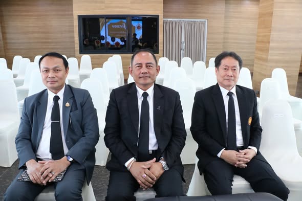 ผู้อำนวยการวิทยาลัยเทคนิคราชบุรี เข้าร่วมพิธีทำบุญเจริญพระพุทธมนต์และถวายภัตตาหาร เนื่องในโอกาส ครบรอบ 10 ปี  1 ทศวรรษ ของสถาบันการอาชีวศึกษาภาคกลาง 4