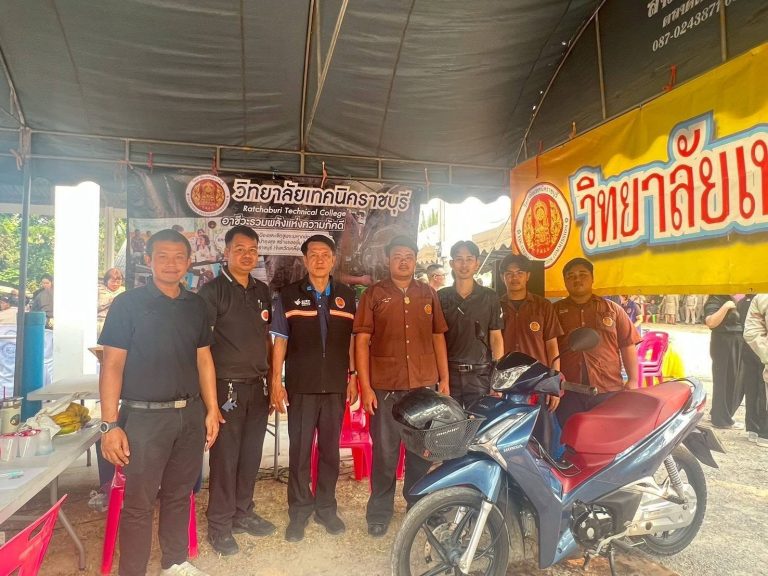 นายคมศิษฐ์   มีสัจจานนธนกุล  ผู้อำนวยการวิทยาลัยเทคนิคราชบุรี มอบหมายให้ นายอานุภาพ ทับศิริวัฒน์ รองผู้อำนวยการฯ   นำคณะครู นักเรียน นักศึกษา แผนกวิชาช่างยนต์ และงานโครงการพิเศษและบริการชุมชน  วิทยาลัยเทคนิคราชบุรี ออกหน่วยอาชีวะช่วยประชาชน ในโครงการปกป้องเเละเชิดชูพระมหากษัตริย์ และหน่วยบำบัดทุกข์ บำรุงสุข สร้างรอยยิ้ม ให้กับประชาชนจังหวัดราชบุรี (จังหวัดเคลื่อนที่) ประจำปีงบประมาณ พ.ศ. 2569 ครั้งที่ 6