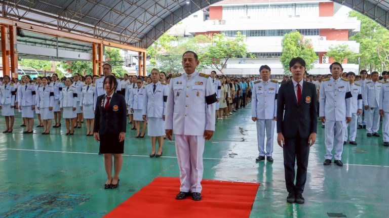 นายคมศิษฐ์ มีสัจจานนธนกุล ผู้อำนวยการวิทยาลัยเทคนิคราชบุรี  เป็นประธานในพิธี พร้อมด้วยรองผู้อำนวยการ คณะครู บุคลากรทางการศึกษา และนักเรียน นักศึกษา วิทยาลัยเทคนิคราชบุรี เข้าร่วมพิธี น้อมสำนึกในพระมหากรุณาธิคุณ ร่วมถวายพระพรชัยมงคล ด้วยความจงรักภักดีอย่างหาที่สุดมิได้  วันเฉลิมพระเกียรติเนื่องในโอกาสพระราชพิธีมหามงคลเฉลิม พระชนมพรรษา 4 รอบ สมเด็จพระนางเจ้าฯ พระบรมราชินี