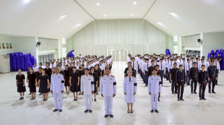 นายคมศิษฐ์ มีสัจจานนธนกุลพร้อมด้วยรองผู้อำนวยการวิทยาลัยเทคนิคราชบุรี คณะผู้บริหาร ครู บุคลากรทางการศึกษา และนักเรียน นักศึกษาแผนกวิชาเทคโนโลยีธุรกิจดิจิทัลร่วมแสดงพลังแห่งความจงรักภักดี ผ่านการลงนามถวายความอาลัยและน้อมรำลึกในพระเมตตาธิคุณของ สมเด็จพระเจ้าลูกเธอ เจ้าฟ้าพัชรกิติยาภา นเรนทิราเทพยวดี กรมหลวงราชสาริณีสิริพัชร มหาวัชรราชธิดา