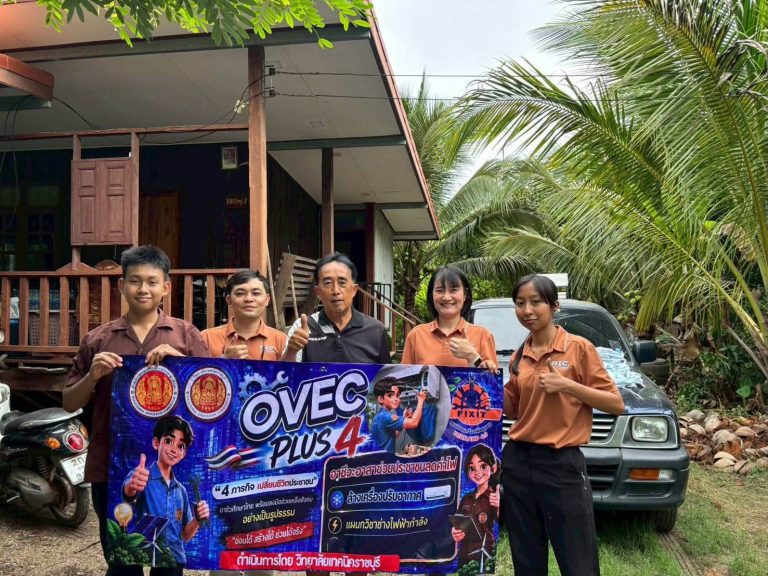 นายคมศิษฐ์ มีสัจจานนธนกุล ผู้อำนวยการวิทยาลัยเทคนิคราชบุรี มอบหมายให้งานโครงการพิเศษและบริการสังคม ดำเนินโครงการ “OVEC PLUS 4 อาชีวะอาสา ซ่อมได้ สร้างได้ ช่วยได้จริง“ โดยมีคณะครู และนักเรียน นักศึกษา แผนกวิชาช่างไฟฟ้ากำลัง วิทยาลัยเทคนิคราชบุรี ดำเนินกิจกรรมที่ 1 อาชีวะอาสาช่วยประชาชนลดค่าไฟ ภายใต้โครงการ OVEC Plus 4