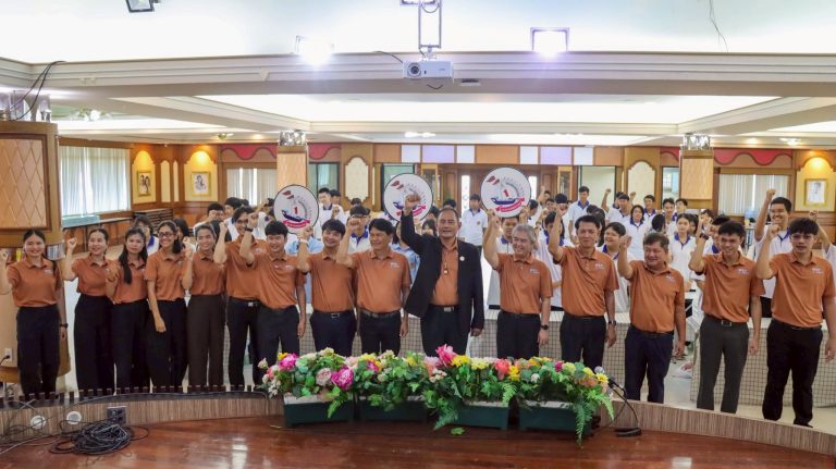 นายคมศิษฐ์ มีสัจจานนธนกุล ผู้อำนวยการวิทยาลัยเทคนิคราชบุรี ให้เกียรติเป็นประธานในพิธีเปิดโครงการอบรมเชิงปฏิบัติการ “RTC TO BE Smart Creator”