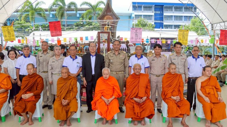 วิทยาลัยเทคนิคราชบุรี ประกอบพิธีไหว้ครู ประจำปีการศึกษา 2569 พร้อมพิธี พุทธา-เทวาภิเษกเหรียญพระวิษณุกรรม เนื่องในวาระ 88 ปีแห่งความภาคภูมิใจ เพื่อแสดงความกตัญญูกตเวทีต่อครูผู้ประสิทธิ์ประสาทวิชา และเสริมสร้างสิริมงคลแก่คณะผู้บริหาร ครู บุคลากร และนักเรียน นักศึกษาทุกคน