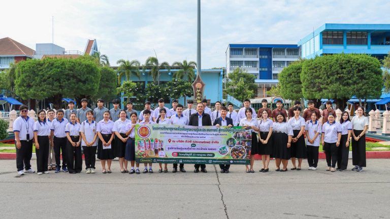 นายคมศิษฐ์ มีสัจจานนธนกุล ผู้อำนวยการวิทยาลัยเทคนิคราชบุรี มอบหมายให้ นางสาวจันทร์เพ็ญ โชคธนานุกูล รองผู้อำนวยการฝ่ายยุทธศาสตร์และแผนงาน พร้อมด้วยคณะครู เข้าร่วมโครงการศึกษาดูงานเพื่อเพิ่มพูนความรู้และประสบการณ์สู่การเป็นผู้ประกอบการ