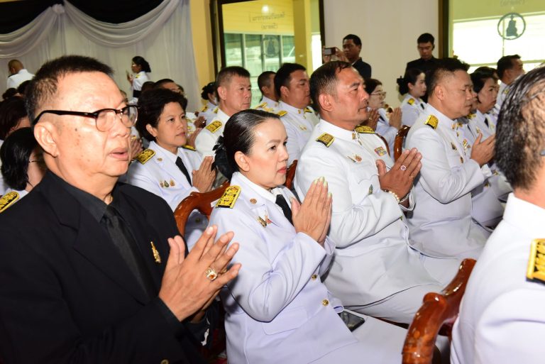 นายคมศิษฐ์ มีสัจจานนธนกุล ผู้อำนวยการวิทยาลัยเทคนิคราชบุรี เข้าร่วมพิธีบำเพ็ญกุศลในวาระครบ ๕๐ วัน (ปัญญาสมวาร) ถวายเป็นพระกุศลแด่ สมเด็จเจ้าฟ้าพัชรกิติยาภา นเรนทิราเทพยวดี กรมหลวงราชสาริณีสิริพัชร มหาวัชรราชธิดา โดยมี นายคมกริช เจริญพัฒนสมบัติ รองผู้ว่าราชการจังหวัดราชบุรี เป็นประธานฝ่ายฆราวาสในพิธี