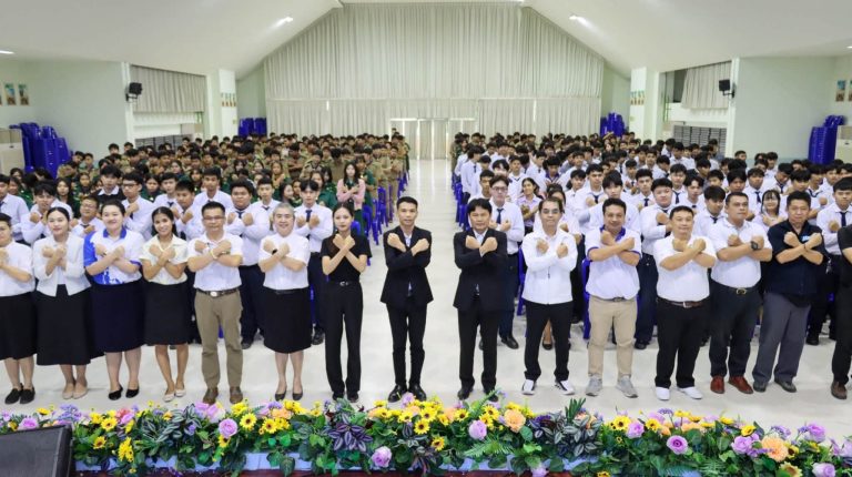 นายคมศิษฐ์ มีสัจจานนธนกุล ผู้อำนวยการวิทยาลัยเทคนิคราชบุรี มอบหมายให้ นายชุมพล คำเทียน รองผู้อำนวยการฝ่ายบริหารทรัพยากร และ นางสาวจันทร์เพ็ญ โชคธนานุกูล รองผู้อำนวยการฝ่ายยุทธศาสตร์และแผนงาน ร่วมกิจกรรมโครงการ “เสริมสร้างคุณธรรม จริยธรรม และธรรมาภิบาล”