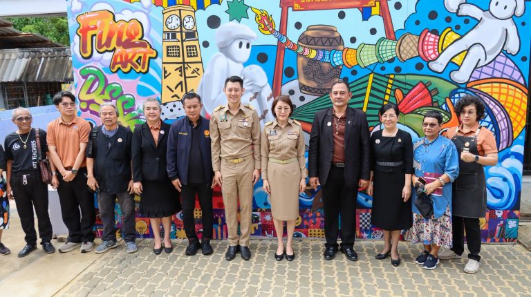 นางสาวฐิติลักษณ์ คำพา ผู้ว่าราชการจังหวัดราชบุรี นางสาวพิยะดา ม่วงอิ่ม ศึกษาธิการจังหวัดราชบุรี และนายศักดิ์ชัย พิศาลผล นายกเทศมนตรีเมืองราชบุรี ให้เกียรติเป็นประธานในพิธีเปิด “โครงการตลาดนัดอาชีพ และนิทรรศการศิลปะ วิทยาลัยเทคนิคราชบุรี ประจำปีการศึกษา 2569”  โดยมี นายคมศิษฐ์ มีสัจจานนธนกุล ผู้อำนวยการวิทยาลัยเทคนิคราชบุรี พร้อมด้วยคณะผู้บริหาร ครู บุคลากรทางการศึกษา แขกผู้มีเกียรติ และนักเรียน นักศึกษา เข้าร่วมโครงการอย่างพร้อมเพรียง