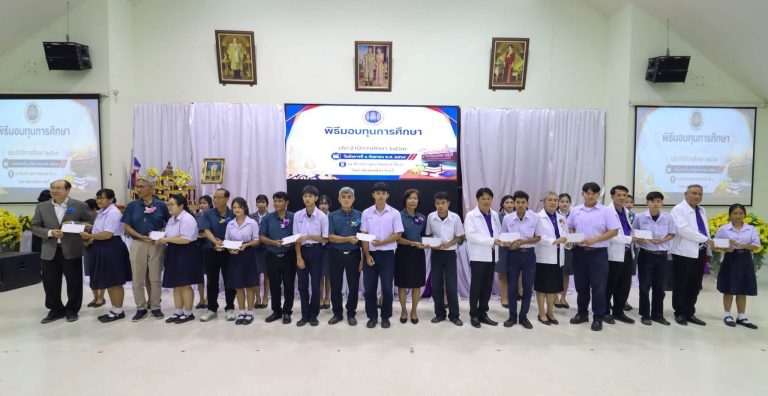 นายคมศิษฐ์ มีสัจจานนธนกุล ผู้อำนวยการวิทยาลัยเทคนิคราชบุรี มอบหมายให้รองผู้อำนวยการวิทยาลัยเทคนิคราชบุรี ร่วมพิธีมอบทุนการศึกษา เนื่องในวันคล้ายวันสถาปนา วิทยาลัยเทคนิคราชบุรี ครบรอบ 88 ปี