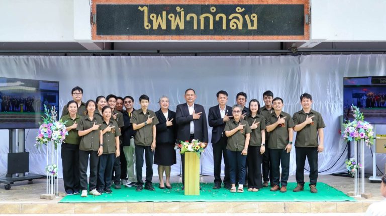 นายคมศิษฐ์ มีสัจจานนธนกุล ผู้อำนวยการวิทยาลัยเทคนิคราชบุรี พร้อมด้วยรองผู้อำนวยการ เข้าร่วม กิจกรรมถนนโครงงานไฟฟ้า ซึ่งจัดโดยคณะครู นักเรียน และนักศึกษา แผนกวิชาช่างไฟฟ้ากำลัง